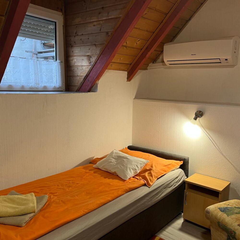 Bed and Breakfast Lenzl's Panzió Szigetvár Esterno foto