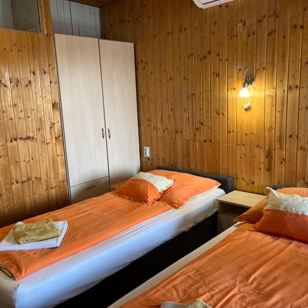 Bed and Breakfast Lenzl's Panzió Szigetvár Esterno foto