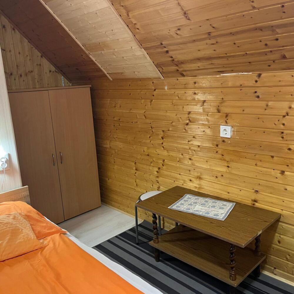 Bed and Breakfast Lenzl's Panzió Szigetvár Esterno foto