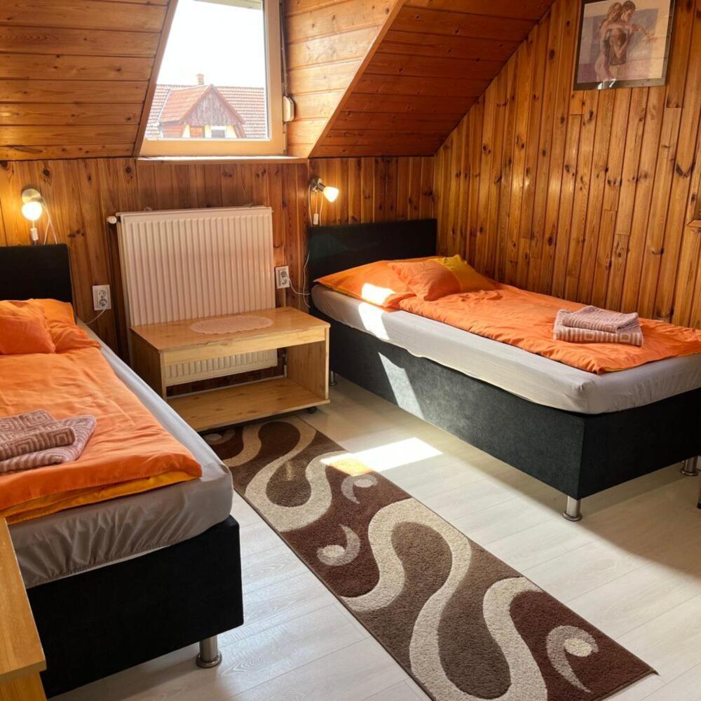 Bed and Breakfast Lenzl's Panzió Szigetvár Esterno foto