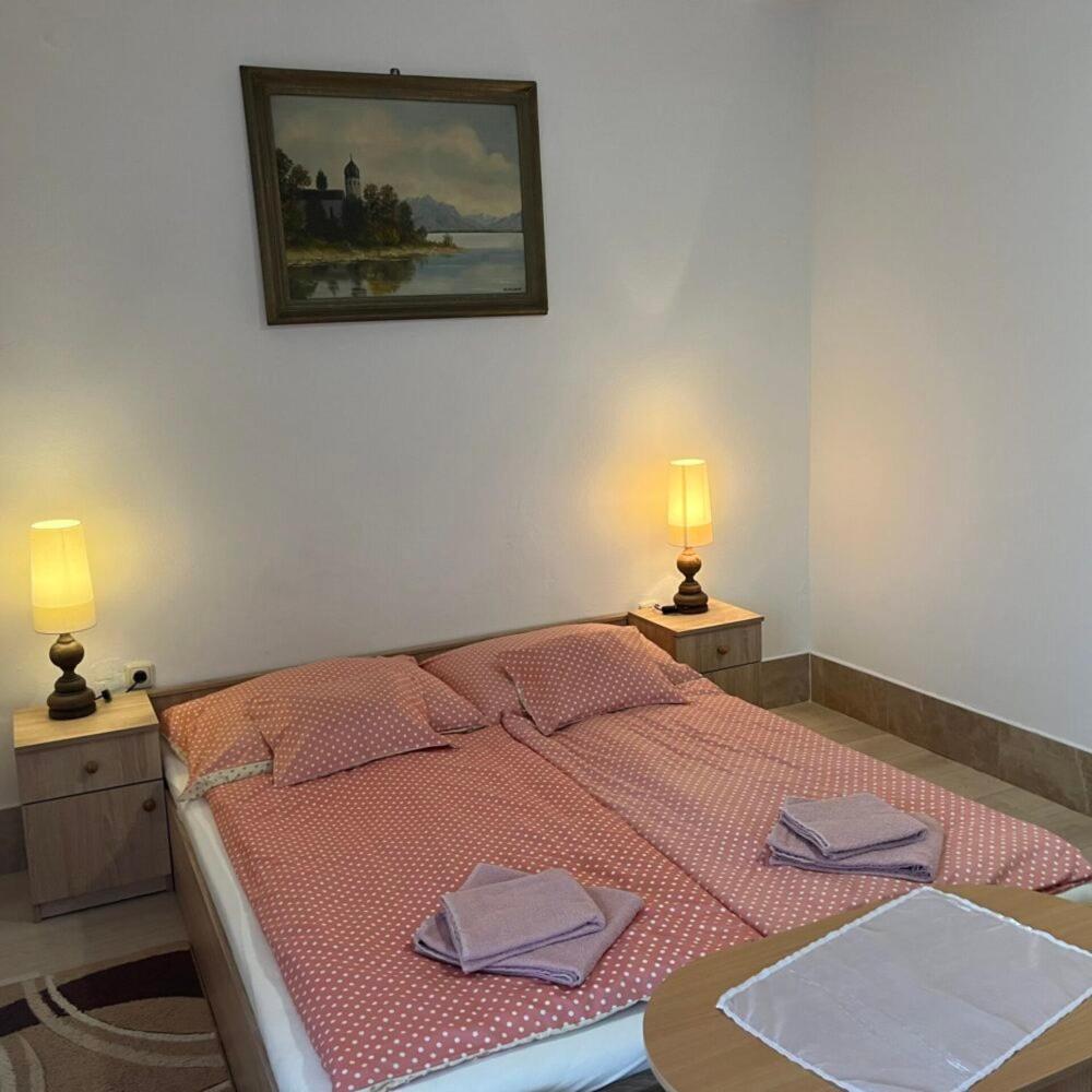 Bed and Breakfast Lenzl's Panzió Szigetvár Esterno foto