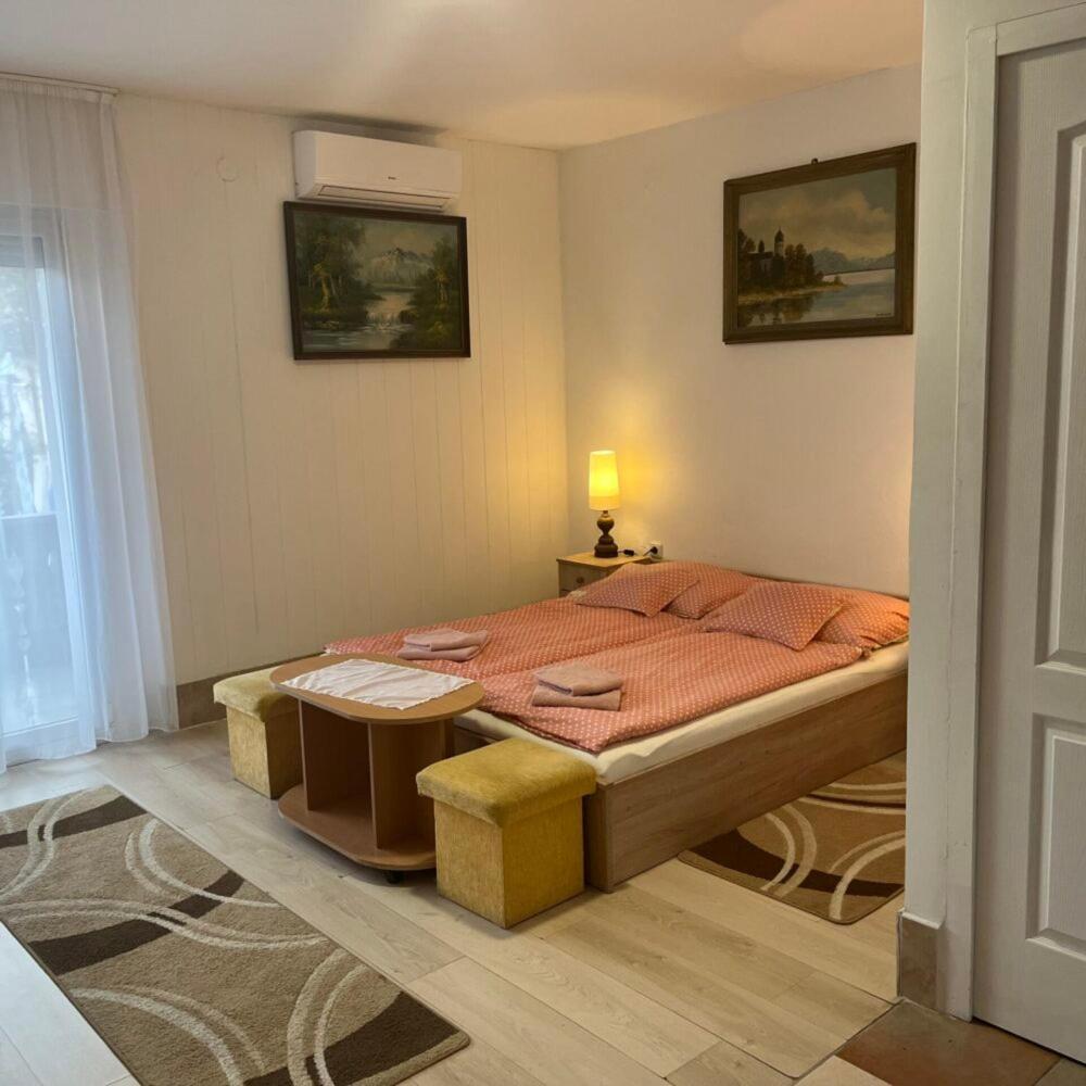 Bed and Breakfast Lenzl's Panzió Szigetvár Esterno foto