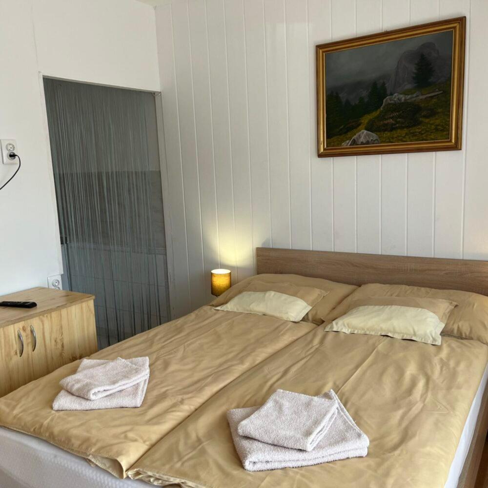 Bed and Breakfast Lenzl's Panzió Szigetvár Esterno foto