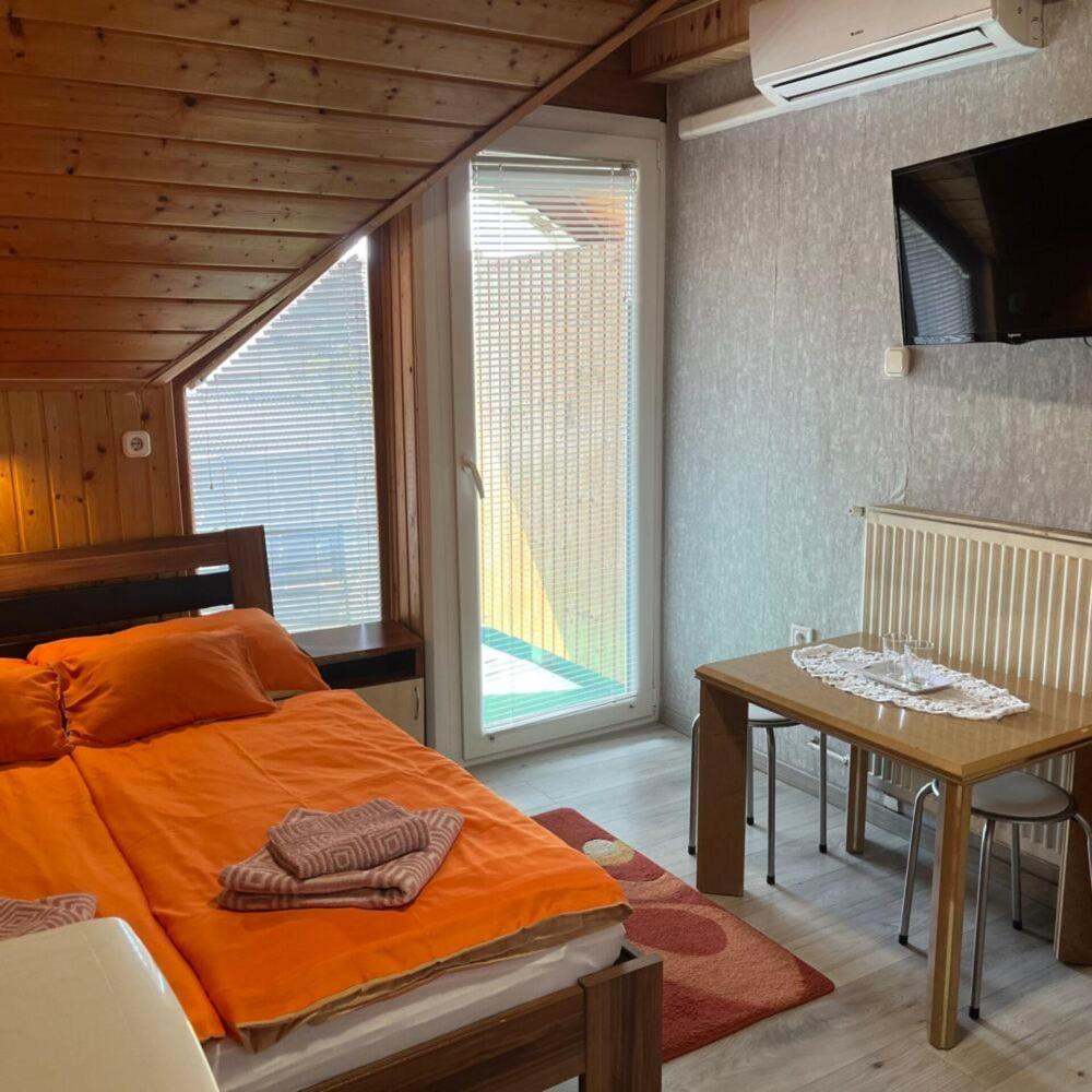 Bed and Breakfast Lenzl's Panzió Szigetvár Esterno foto