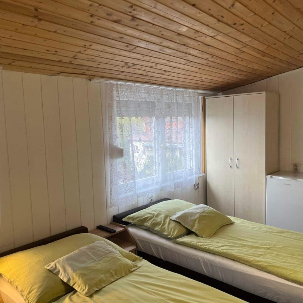 Bed and Breakfast Lenzl's Panzió Szigetvár Esterno foto