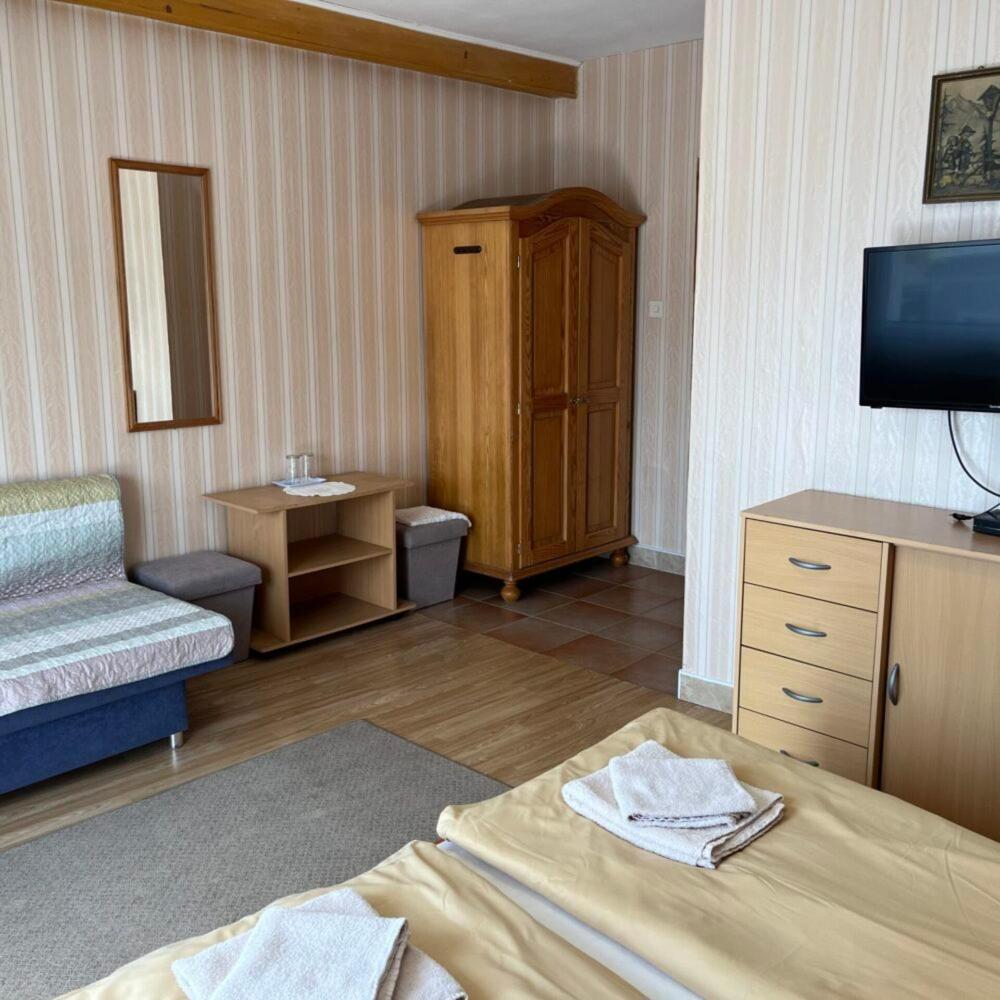 Bed and Breakfast Lenzl's Panzió Szigetvár Esterno foto