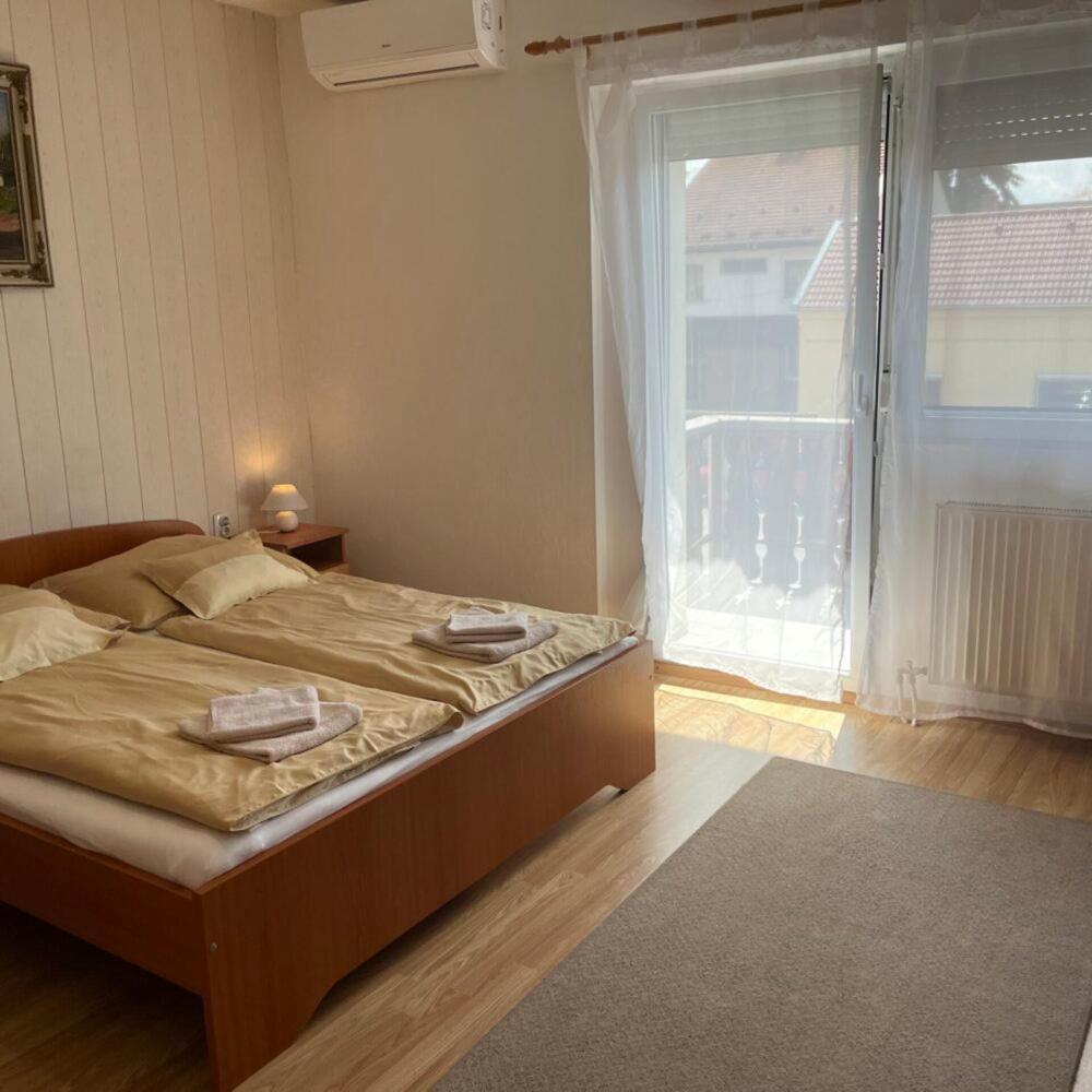 Bed and Breakfast Lenzl's Panzió Szigetvár Esterno foto