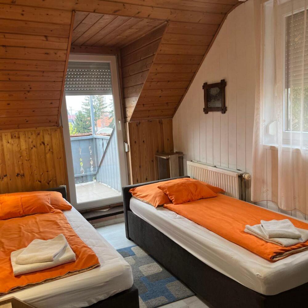 Bed and Breakfast Lenzl's Panzió Szigetvár Esterno foto