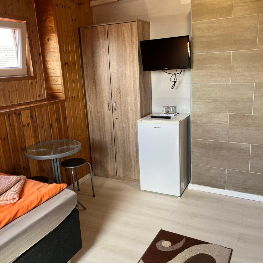 Bed and Breakfast Lenzl's Panzió Szigetvár Esterno foto