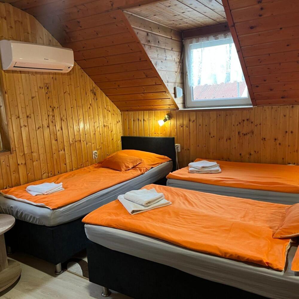 Bed and Breakfast Lenzl's Panzió Szigetvár Esterno foto
